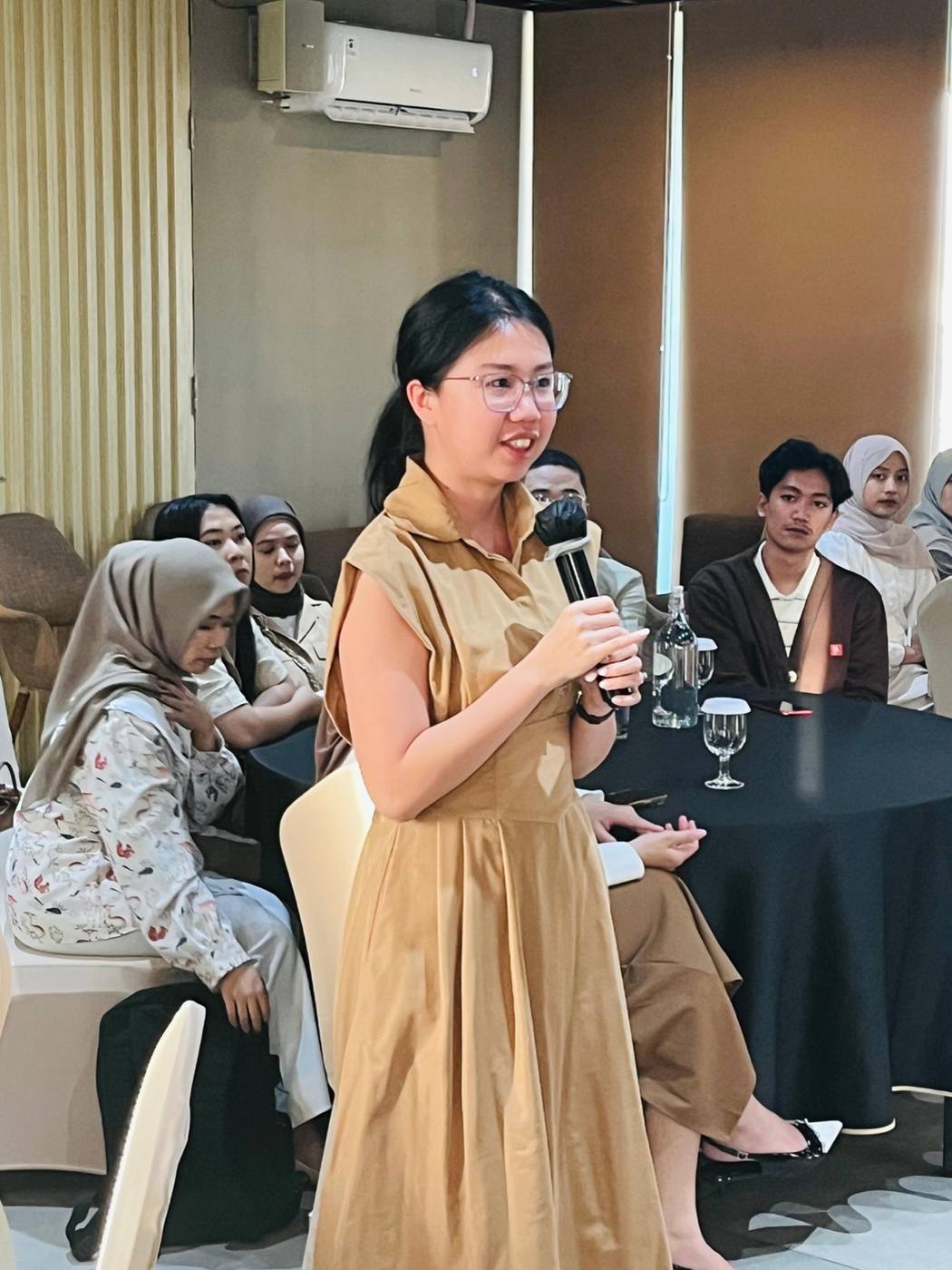 An AKRUA team member addressing the room at the Ramadan gathering